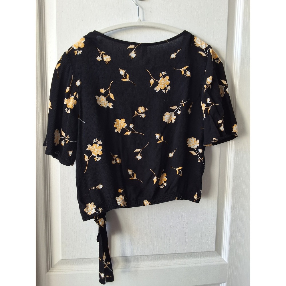Sky and Sparrow Black Floral Wrap Tie Front Crop Top Short Sleeve Small - Picture 2 of 6
